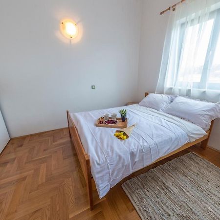 Apartments Krivicic Green Помер Екстер'єр фото