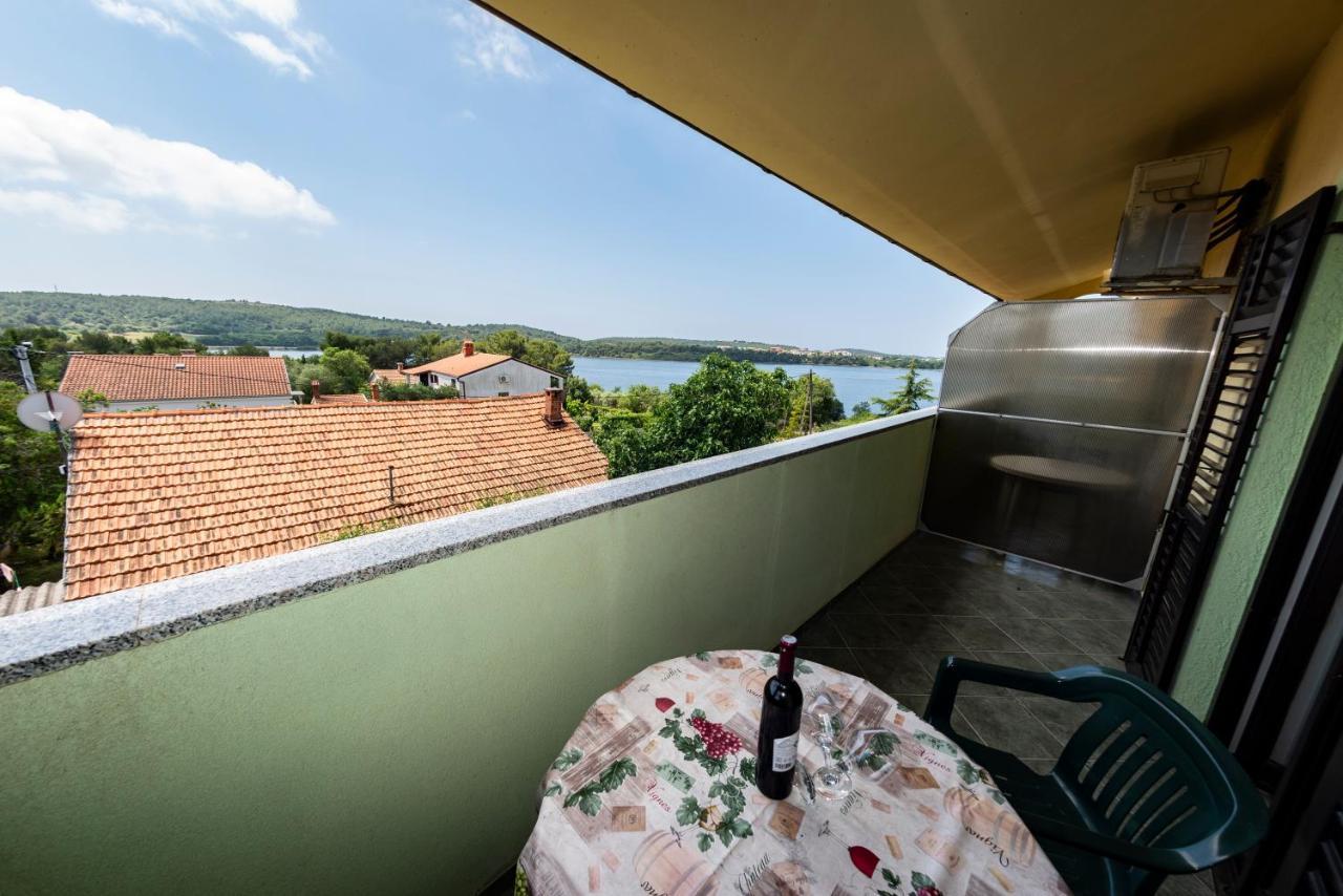 Apartments Krivicic Green Помер Екстер'єр фото