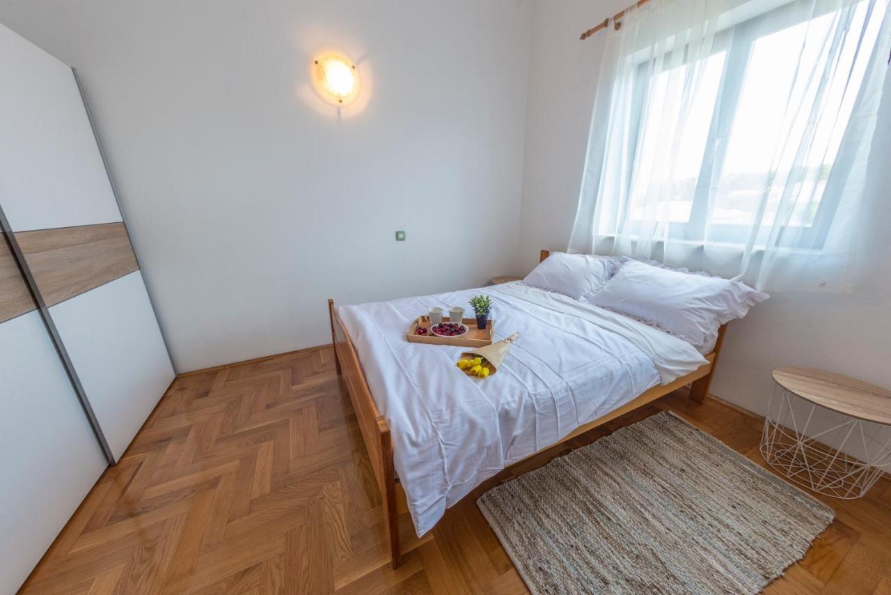 Apartments Krivicic Green Помер Екстер'єр фото